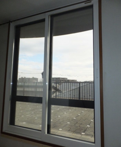 内窓工事バルコニーへの出入り口の為ガラスの使用を遮熱LOW-E仕様にしました。（ふじみ野市 S様邸）